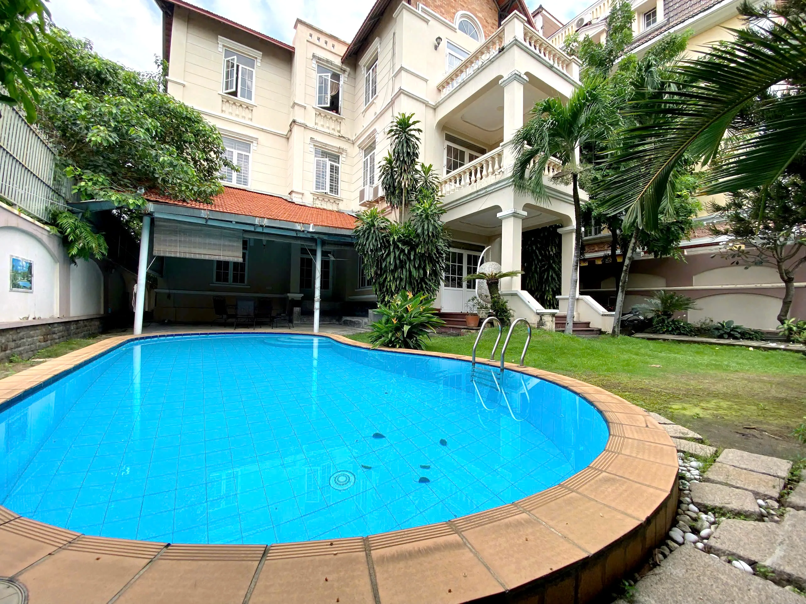 Fancy Garden Villa For Rent in 216 Nguyen Van Huong Thao Dien HCMC 450sqm 3,200 USD/month
