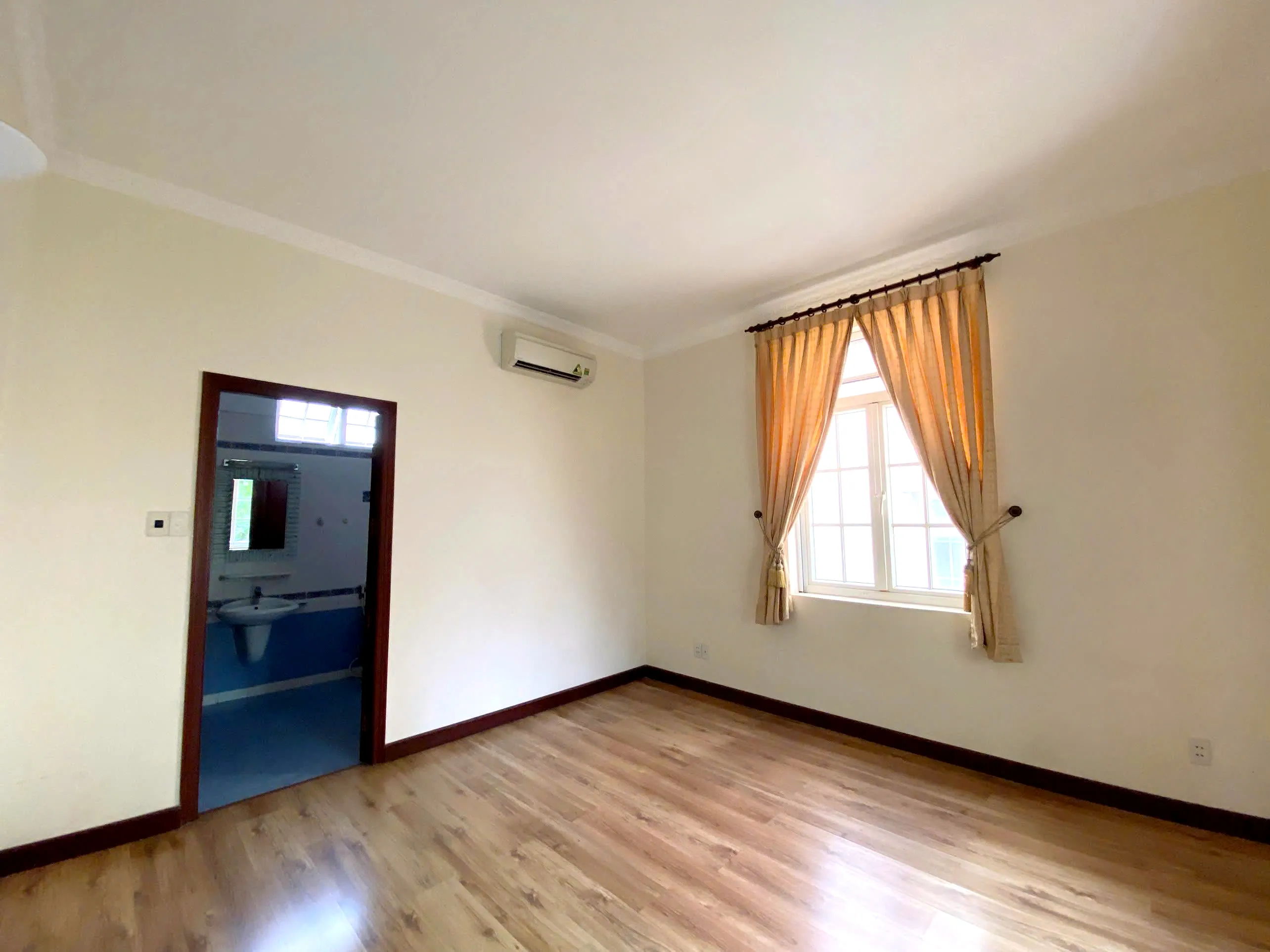 Fancy Garden Villa For Rent in 216 Nguyen Van Huong Thao Dien HCMC 450sqm 3,200 USD/month