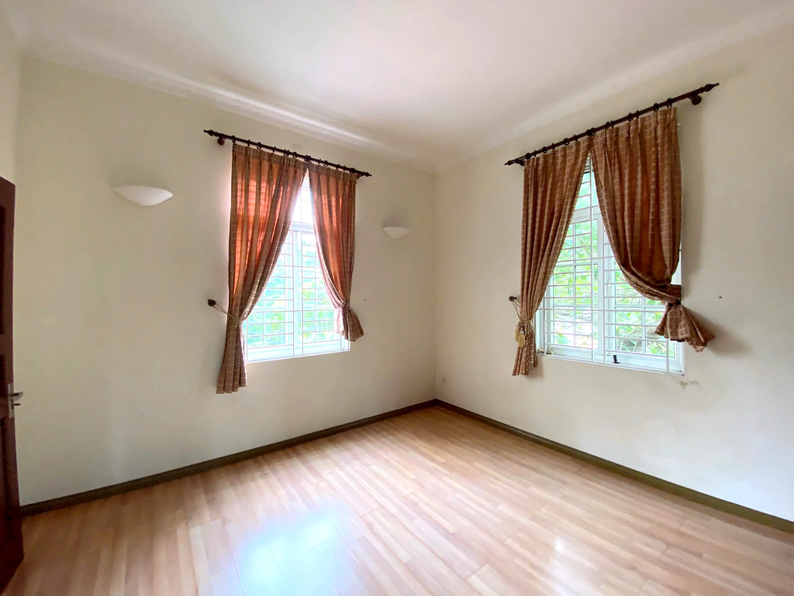 Fancy Garden Villa For Rent in 216 Nguyen Van Huong Thao Dien HCMC 450sqm 3,200 USD/month