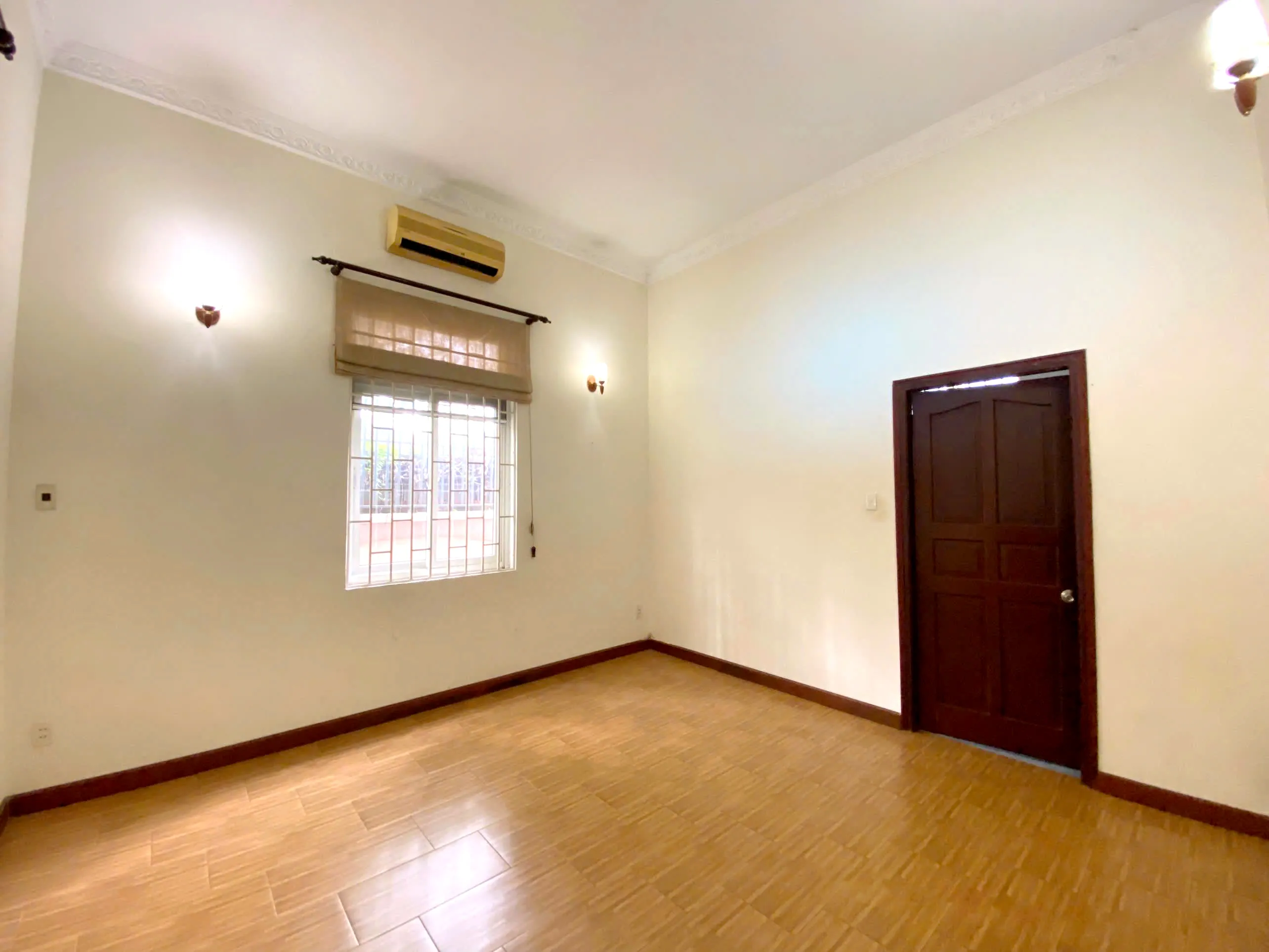 Fancy Garden Villa For Rent in 216 Nguyen Van Huong Thao Dien HCMC 450sqm 3,200 USD/month