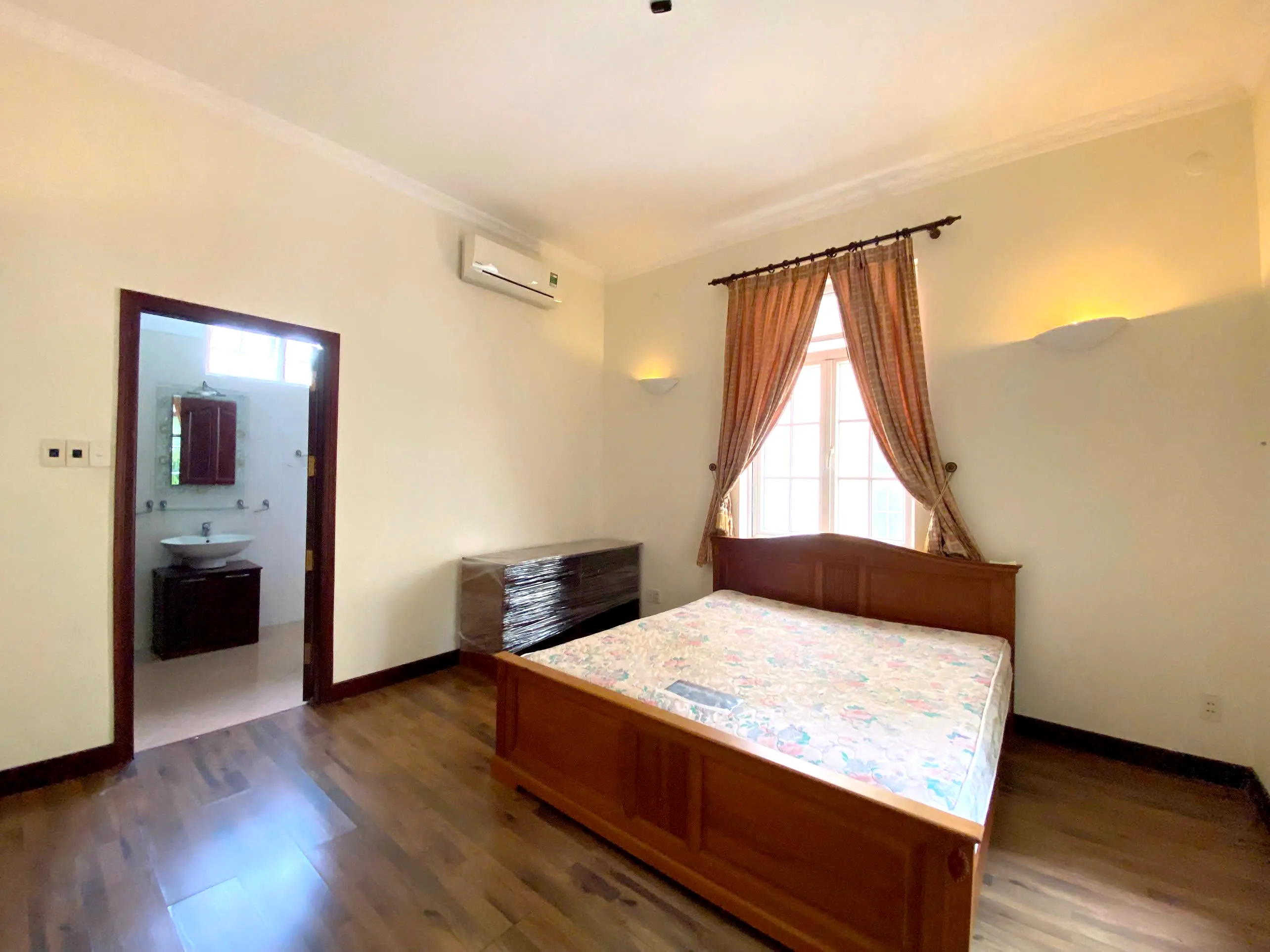 Fancy Garden Villa For Rent in 216 Nguyen Van Huong Thao Dien HCMC 450sqm 3,200 USD/month