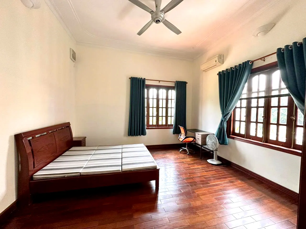 Big Villa For Rent in 215 Nguyen Van Huong Street Thao Dien HCMC 700sqm 5,000 USD/month