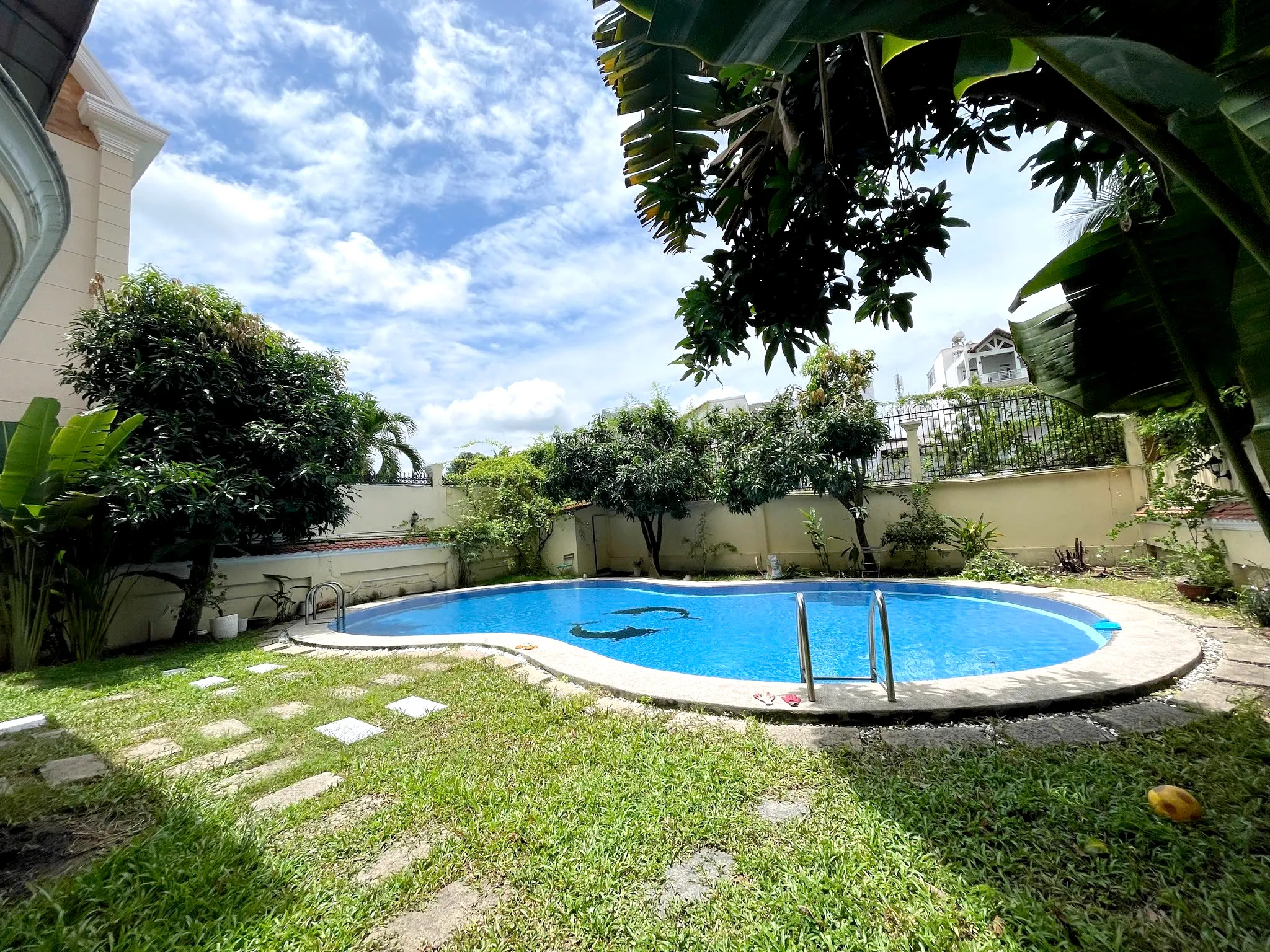 Big Villa For Rent in 215 Nguyen Van Huong Street Thao Dien HCMC 700sqm 5,000 USD/month