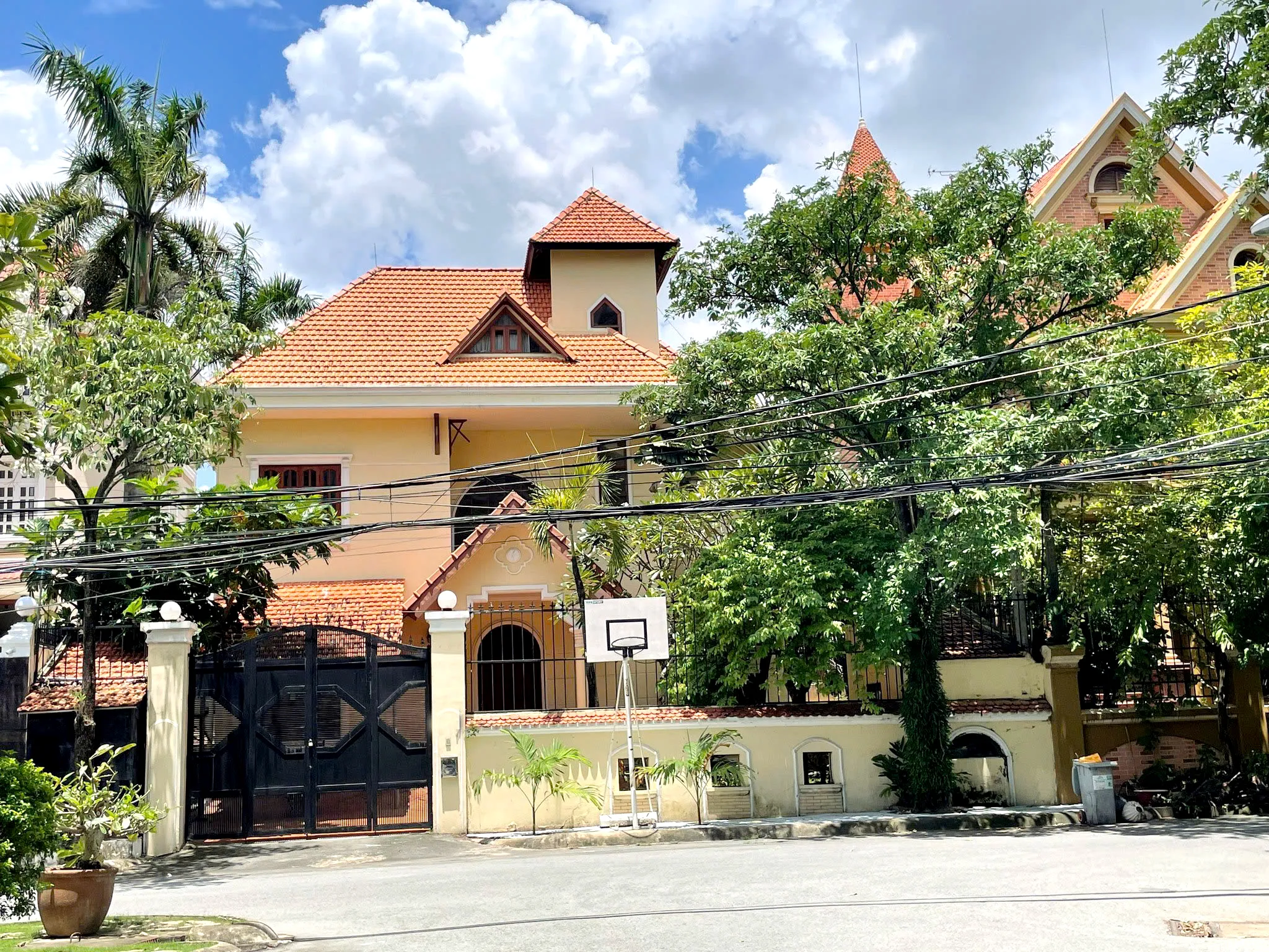 Big Villa For Rent in 215 Nguyen Van Huong Street Thao Dien HCMC 700sqm 5,000 USD/month