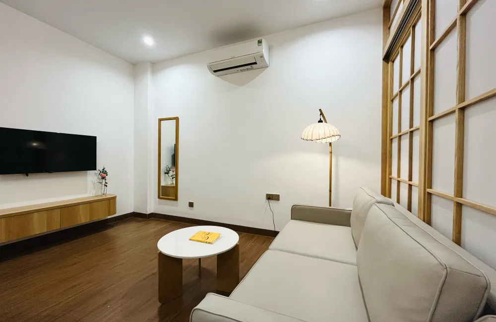 Balcony One Bedroom Apartment in Near Thao Dien Metro For Rent HCMC 50sqm 750 USD/month