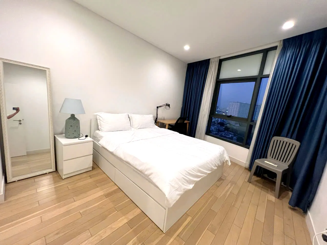 Basic Furniture 02 Bedroom Apartment for rent in Binh Thanh District HCMC 101sqm 1,600 USD/month