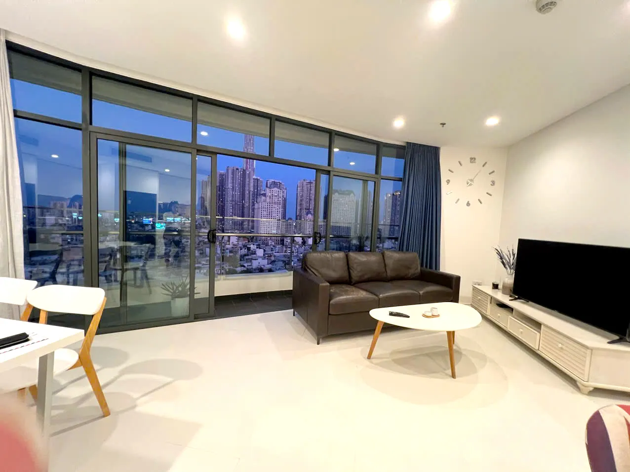 Basic Furniture 02 Bedroom Apartment for rent in Binh Thanh District HCMC 101sqm 1,600 USD/month
