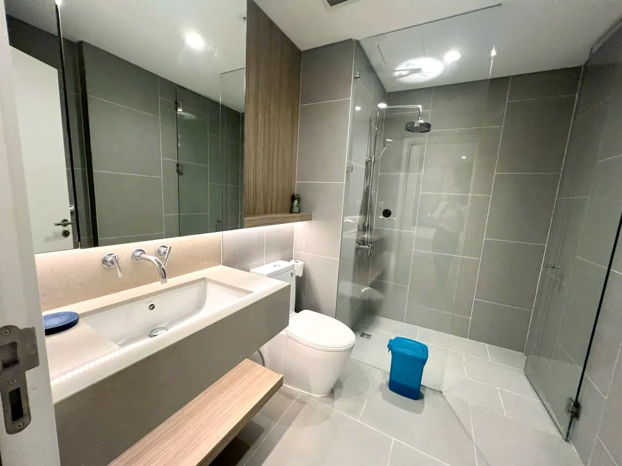 Basic Furniture 02 Bedroom Apartment for rent in Binh Thanh District HCMC 101sqm 1,600 USD/month