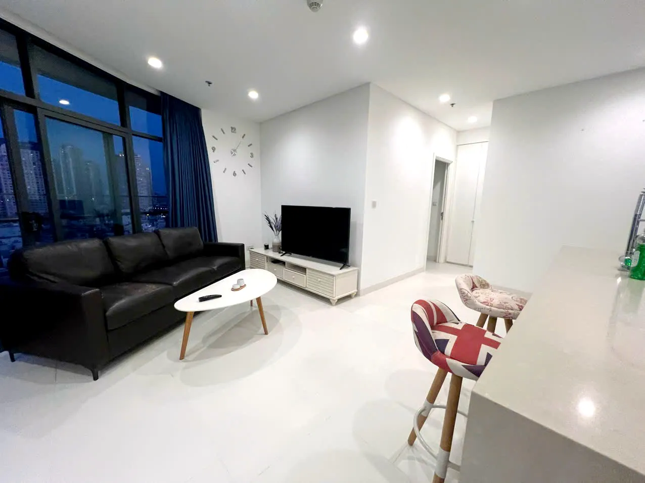 Basic Furniture 02 Bedroom Apartment for rent in Binh Thanh District HCMC 101sqm 1,600 USD/month