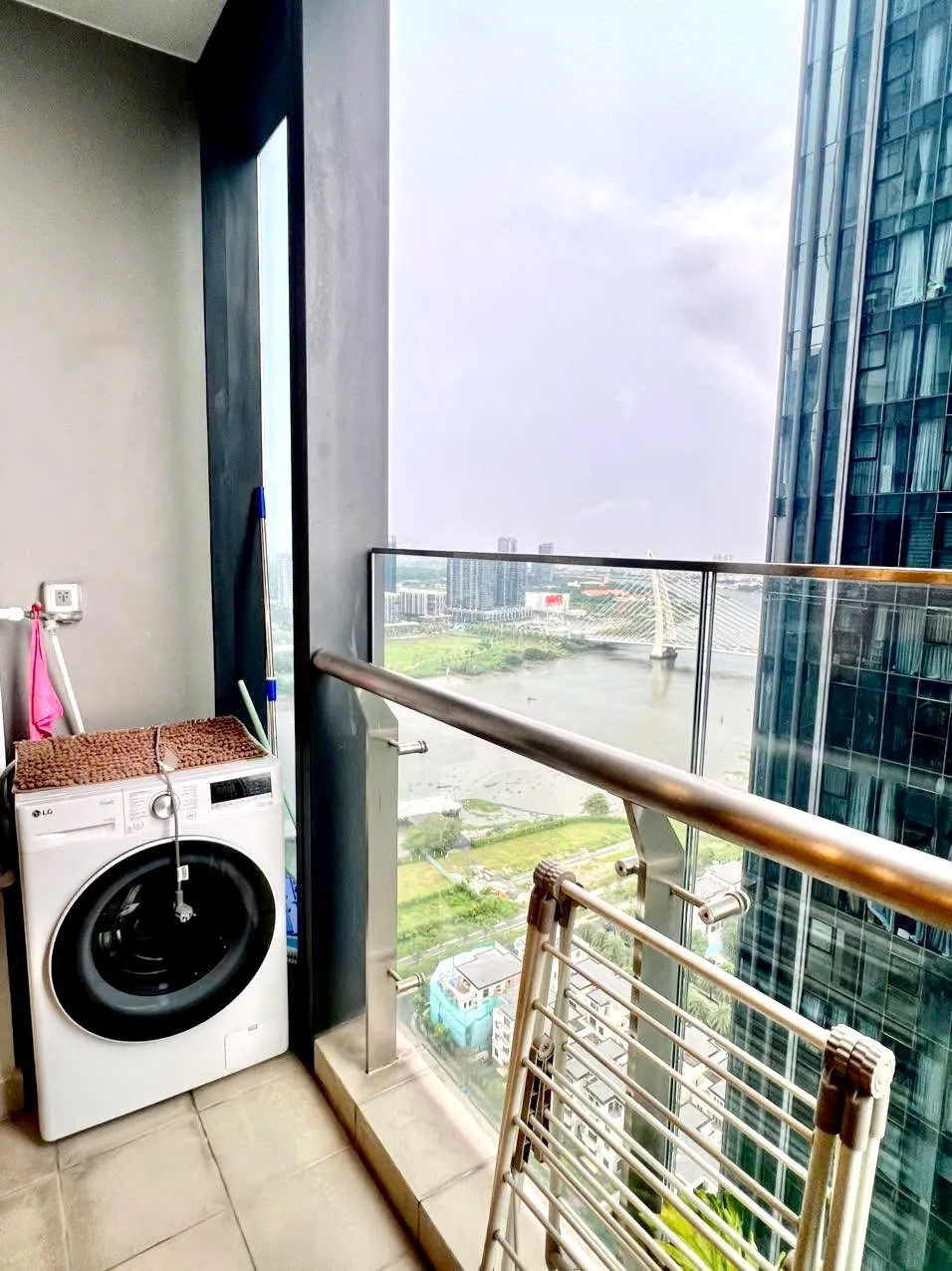 Good Rent 01 Bedroom Vinhomes Golden River Apartment District 1 HCMC 50sqm 850 USD/month