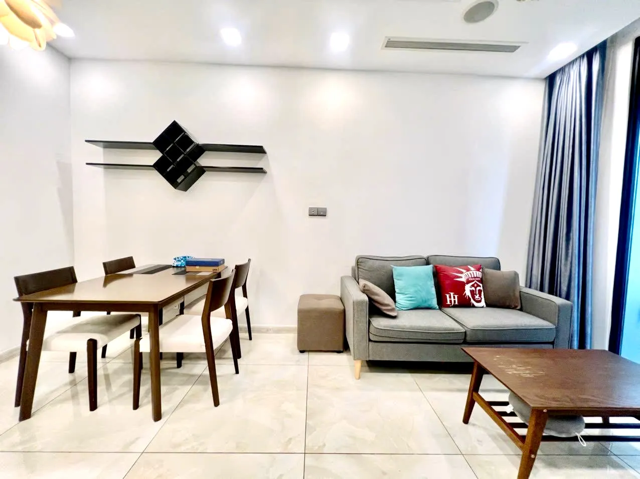 Good Rent 01 Bedroom Vinhomes Golden River Apartment District 1 HCMC 50sqm 850 USD/month