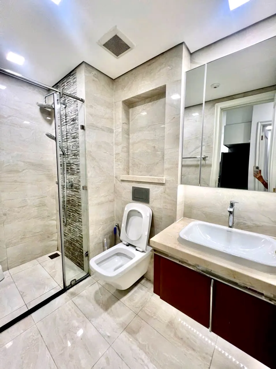 Good Rent 01 Bedroom Vinhomes Golden River Apartment District 1 HCMC 50sqm 850 USD/month