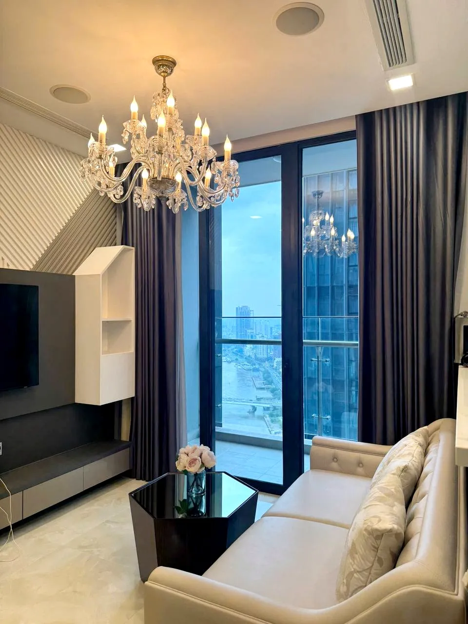 Good Rent 02 Bedroom Vinhomes Golden River Apartment District 1 HCMC 86sqm 1,580 USD/month