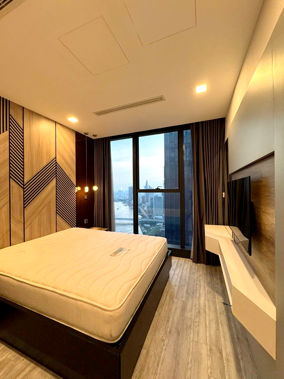 Good Rent 02 Bedroom Vinhomes Golden River Apartment District 1 HCMC