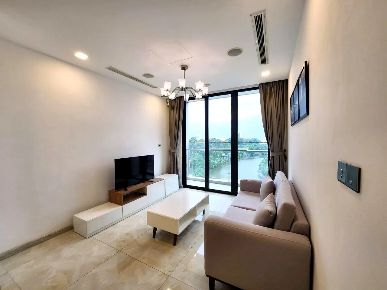 Good Rent 01 Bedroom Vinhomes Golden River Apartment District 1 HCMC 60sqm 870 USD/month