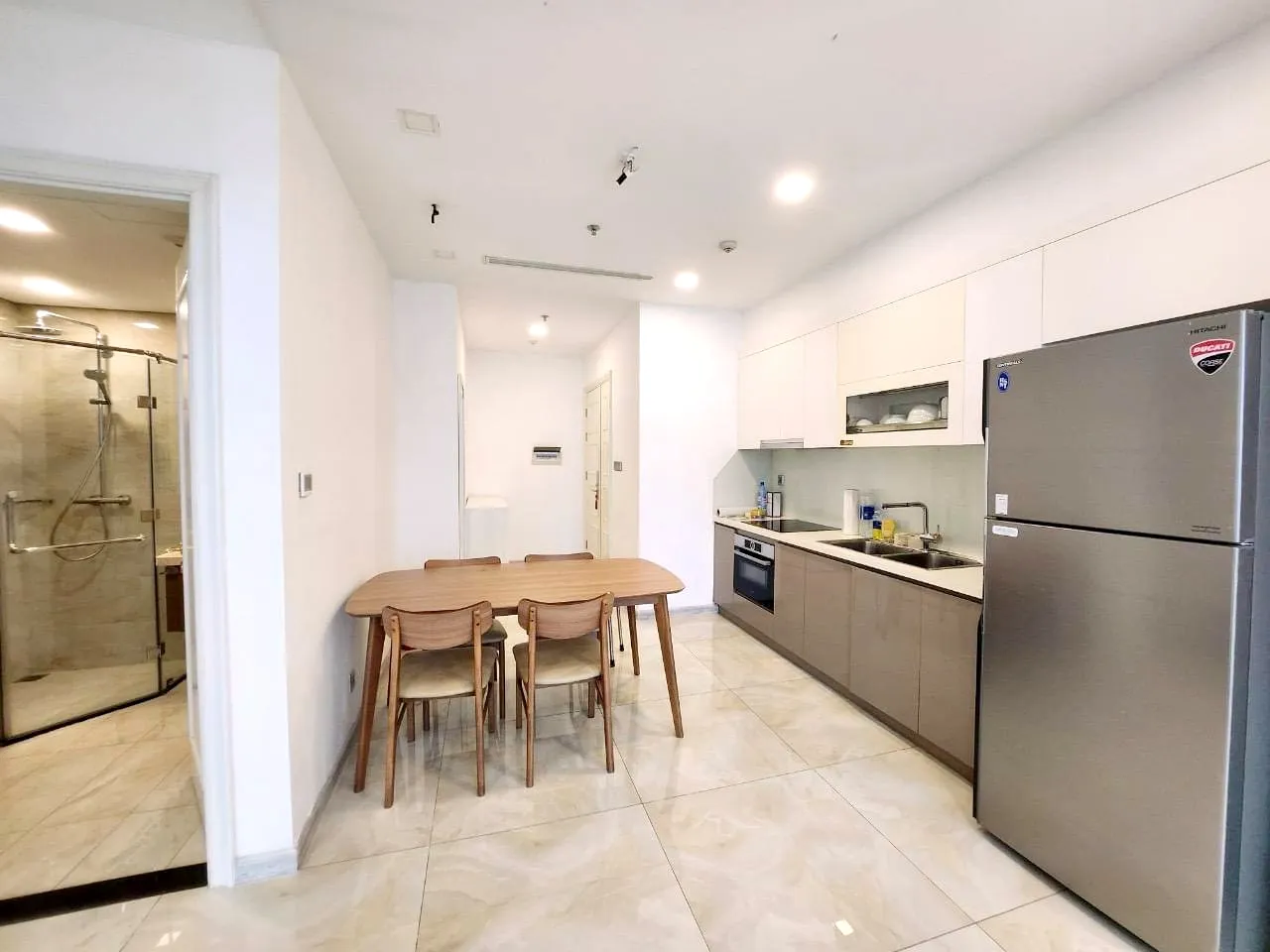 Good Rent 01 Bedroom Vinhomes Golden River Apartment District 1 HCMC 60sqm 870 USD/month