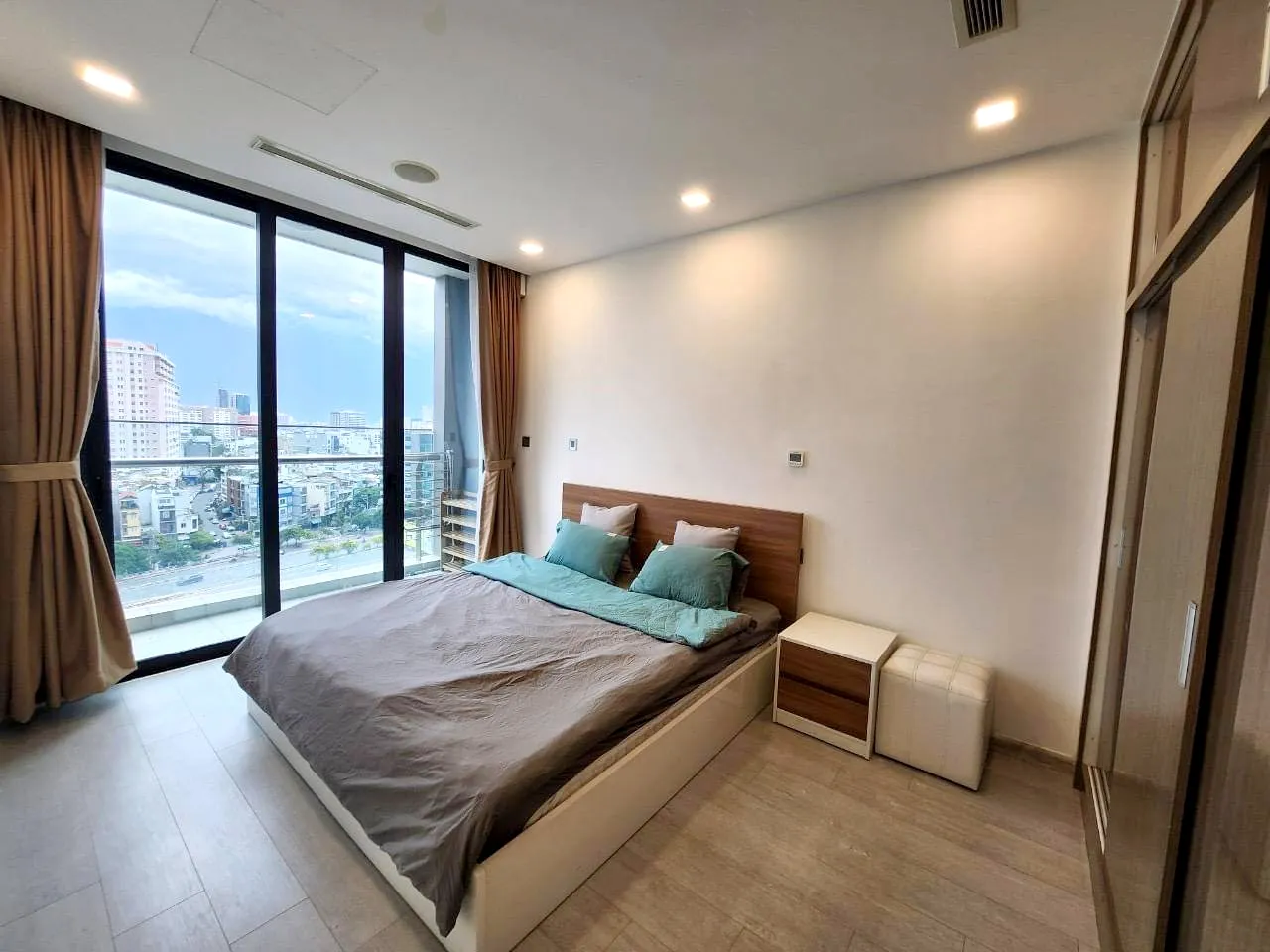 Good Rent 01 Bedroom Vinhomes Golden River Apartment District 1 HCMC 60sqm 870 USD/month