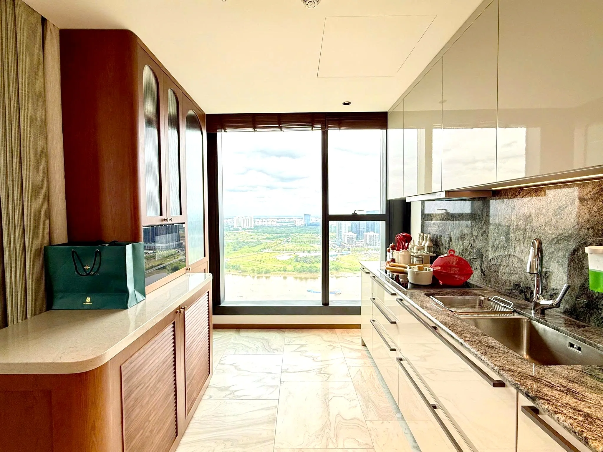 High End 03 Bedrooms Grand Marina Sai Gon Apartment District 1 HCMC 122sqm 7,000 USD/month