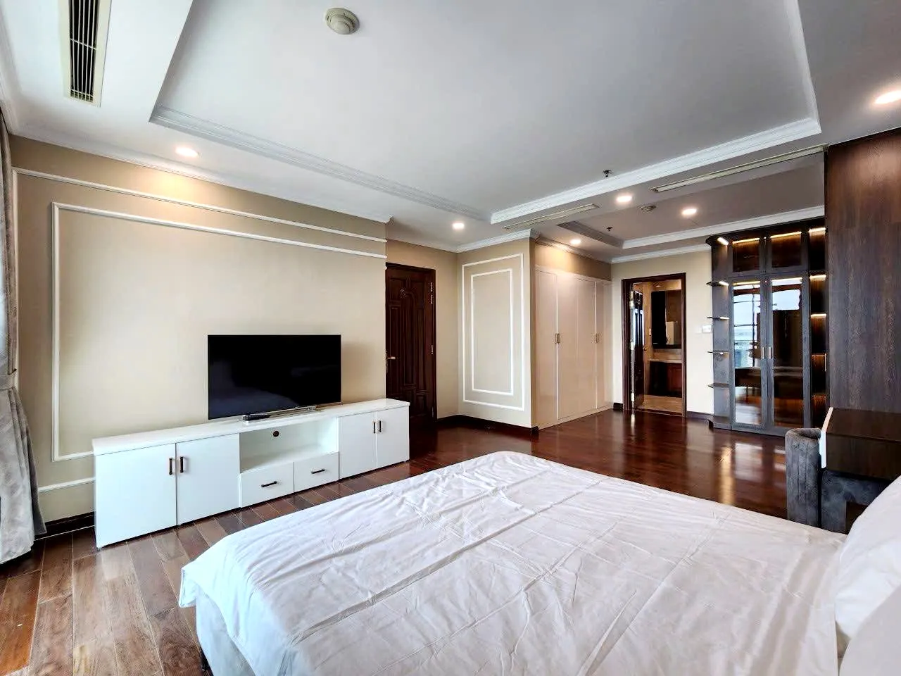 Good Rent 03 Bedroom Vinhomes Dong Khoi Apartment District 1 HCMC 160sqm 2,500 USD/month