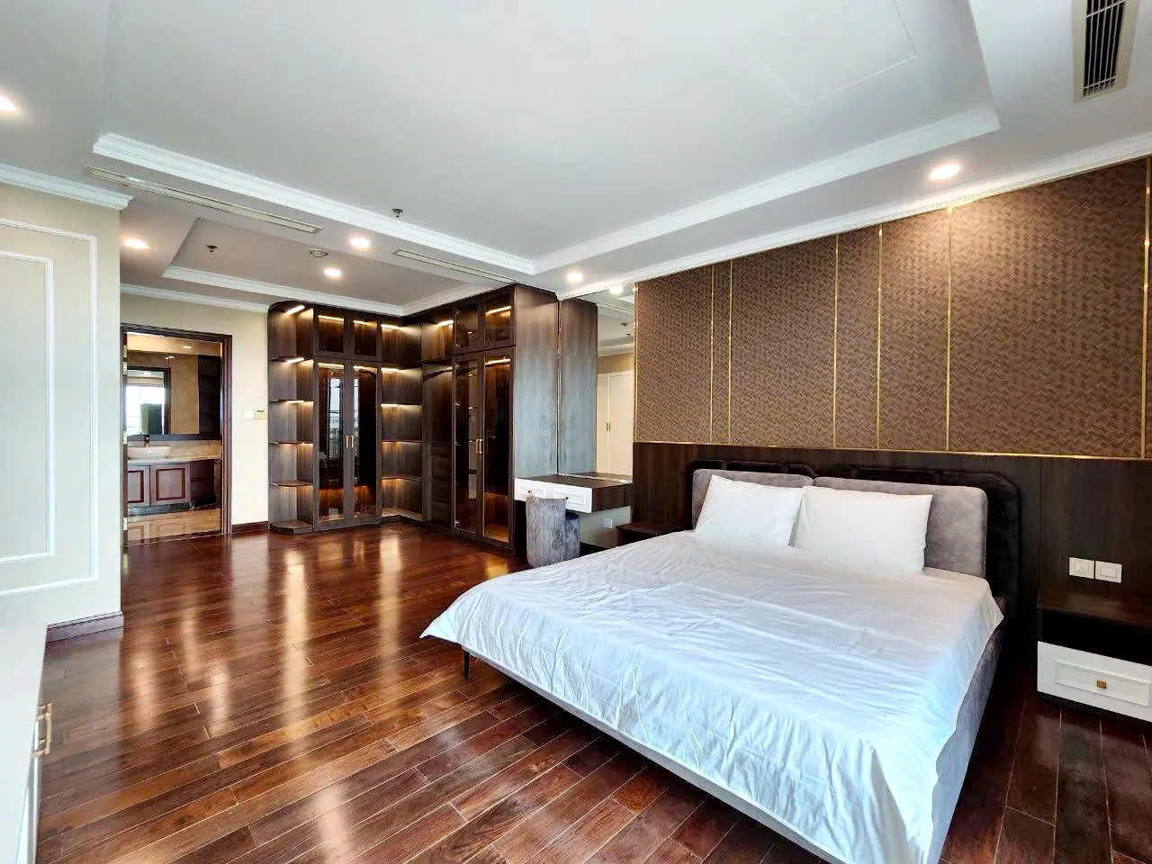 Good Rent 03 Bedroom Vinhomes Dong Khoi Apartment District 1 HCMC 160sqm 2,500 USD/month