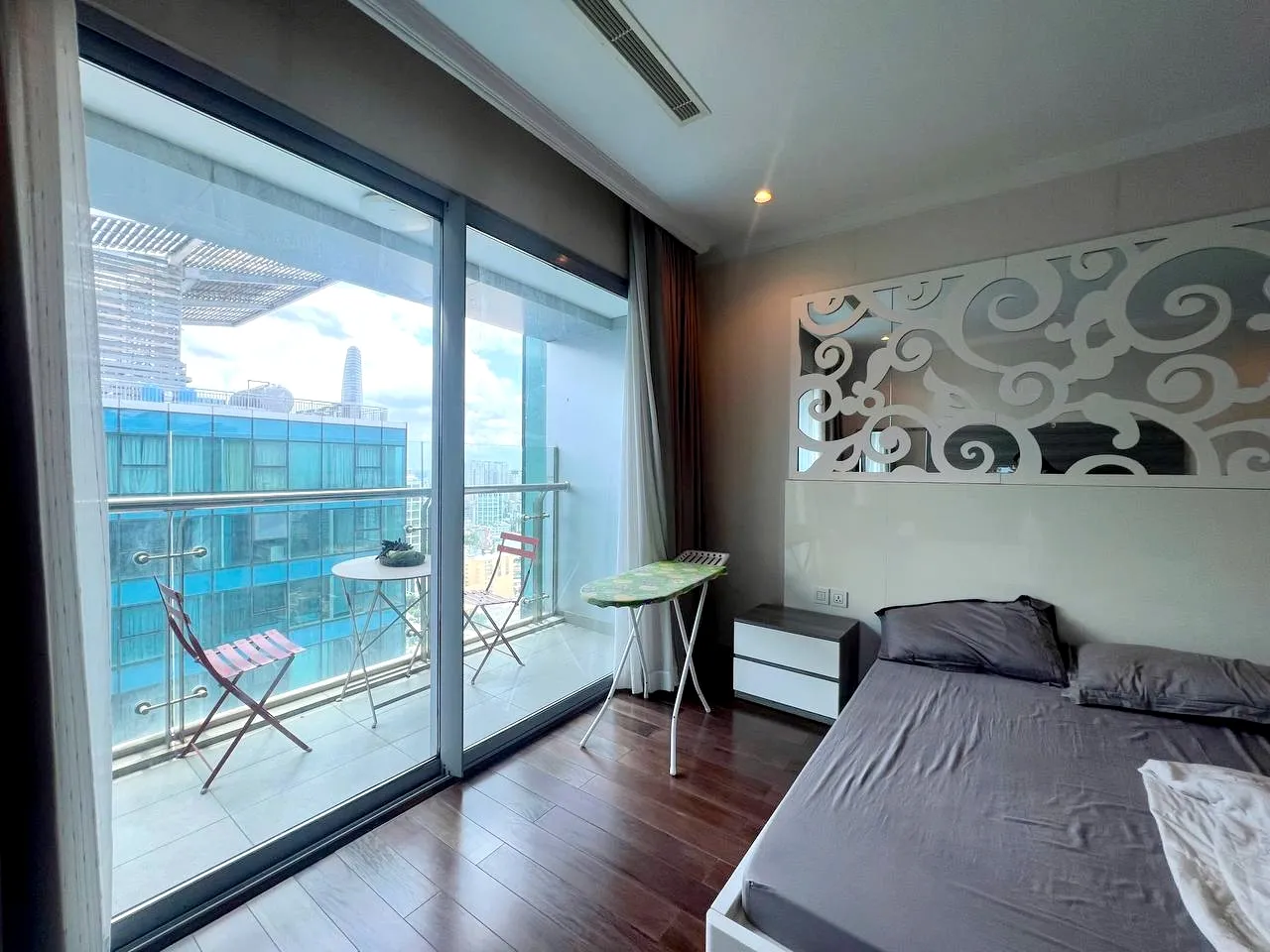 Good Rent 03 Bedroom Vinhomes Dong Khoi Apartment District 1 HCMC 165sqm 2,650 USD/month