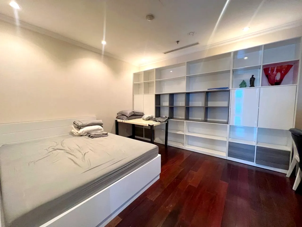 Good Rent 03 Bedroom Vinhomes Dong Khoi Apartment District 1 HCMC 165sqm 2,650 USD/month