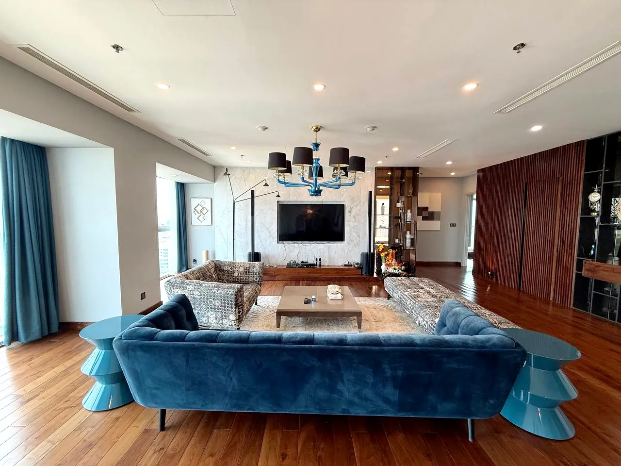 Big Size 03 Bedroom Vinhomes Dong Khoi Apartment District 1 HCMC 205sqm 5,000 USD/month