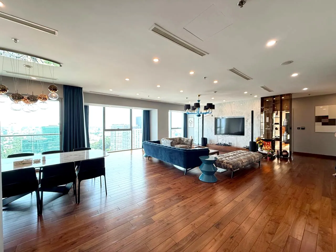 Big Size 03 Bedroom Vinhomes Dong Khoi Apartment District 1 HCMC 205sqm 5,000 USD/month