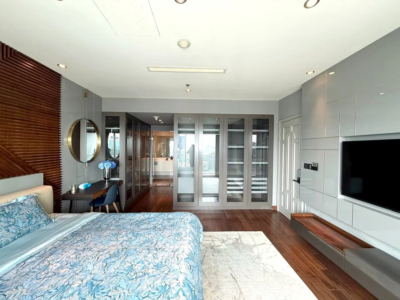 Big Size 03 Bedroom Vinhomes Dong Khoi Apartment District 1 HCMC 205sqm 5,000 USD/month