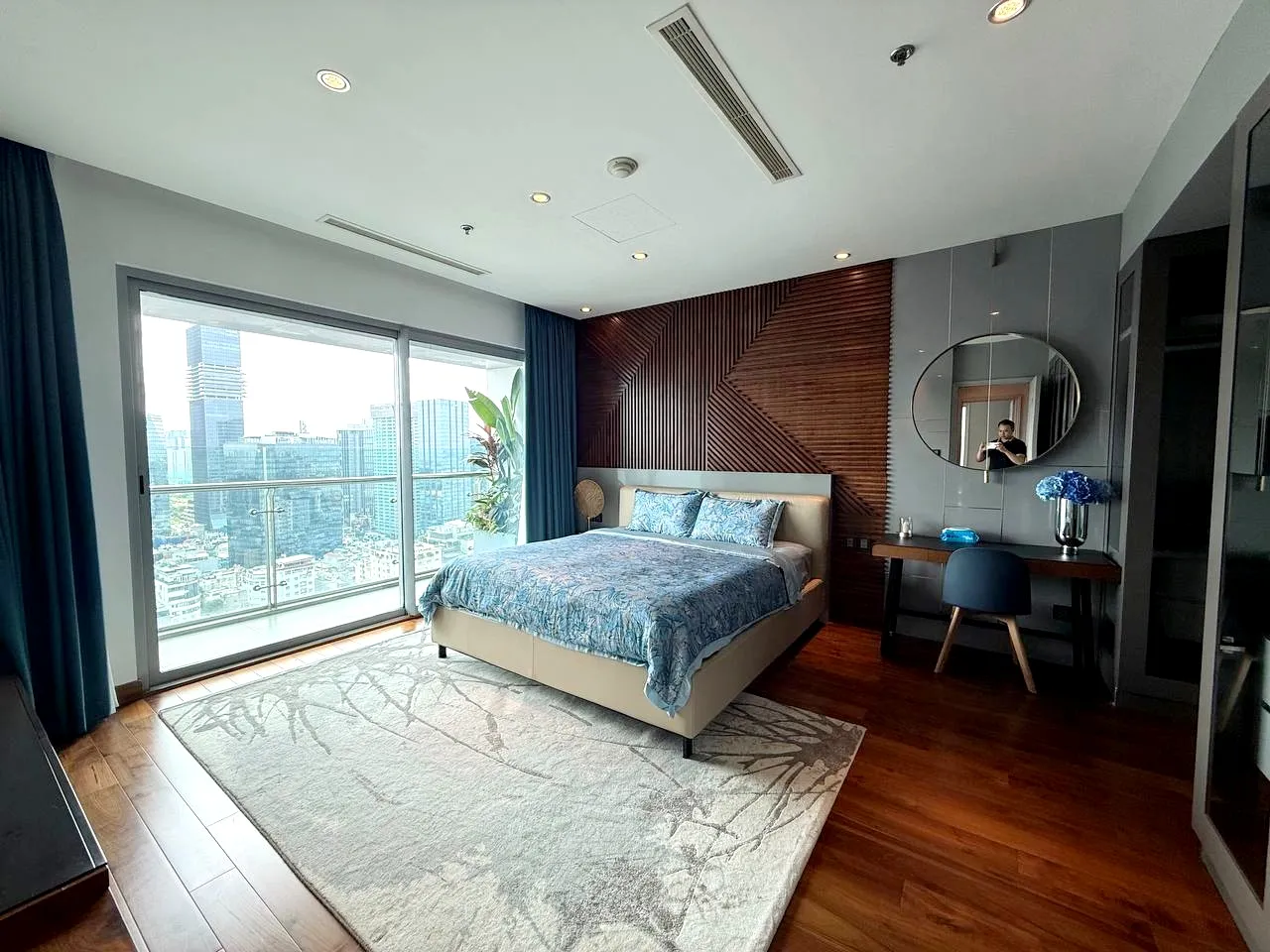 Big Size 03 Bedroom Vinhomes Dong Khoi Apartment District 1 HCMC 205sqm 5,000 USD/month