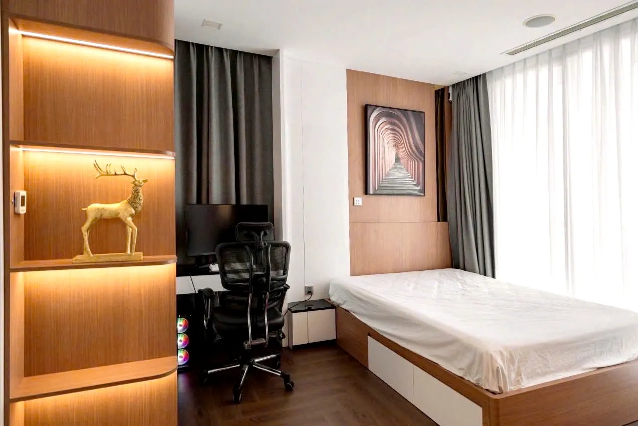 River view 03 Bedroom Vinhomes Golden River Apartment District 1 HCMC 118sqm 1,900 USD/month