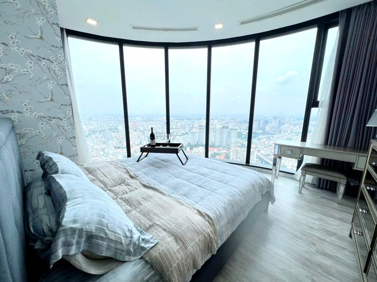 Landmark 81 View 02 Bedroom Vinhomes Golden River Apartment District 1 HCMC 80sqm 1,200 USD/month
