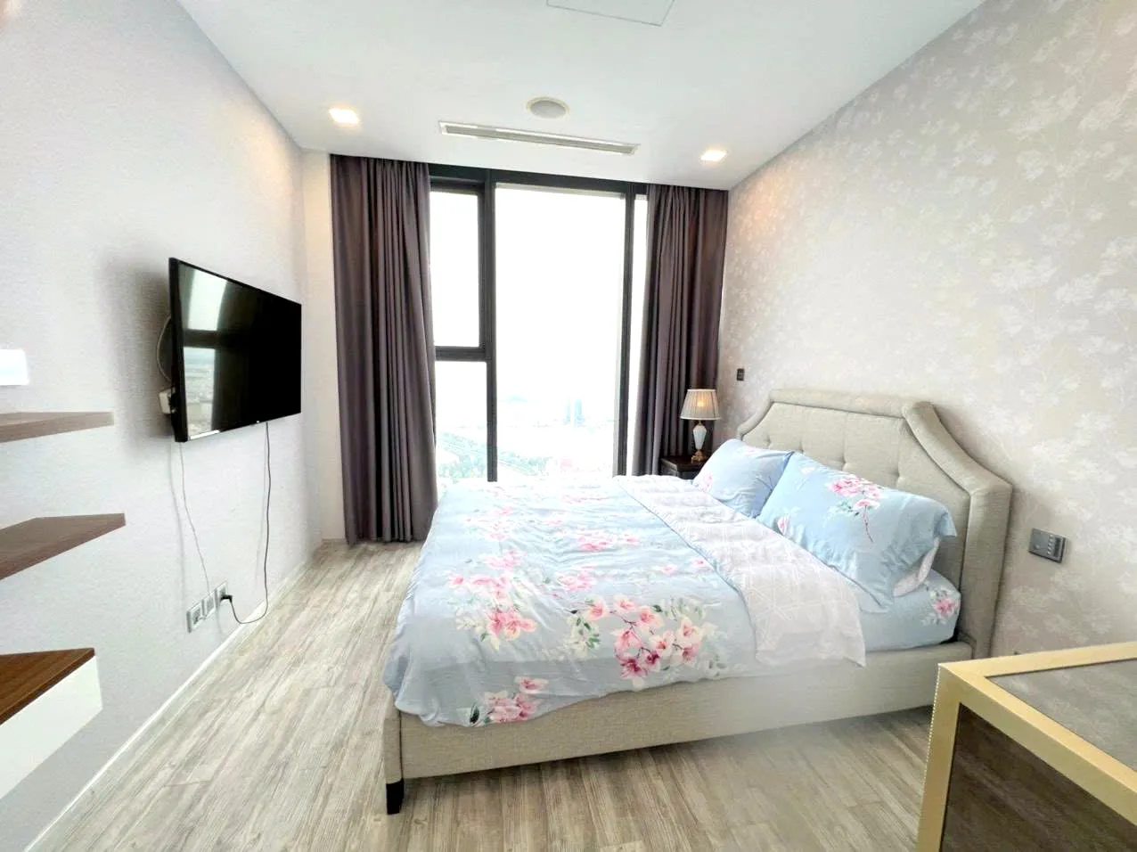 Landmark 81 View 02 Bedroom Vinhomes Golden River Apartment District 1 HCMC 80sqm 1,200 USD/month