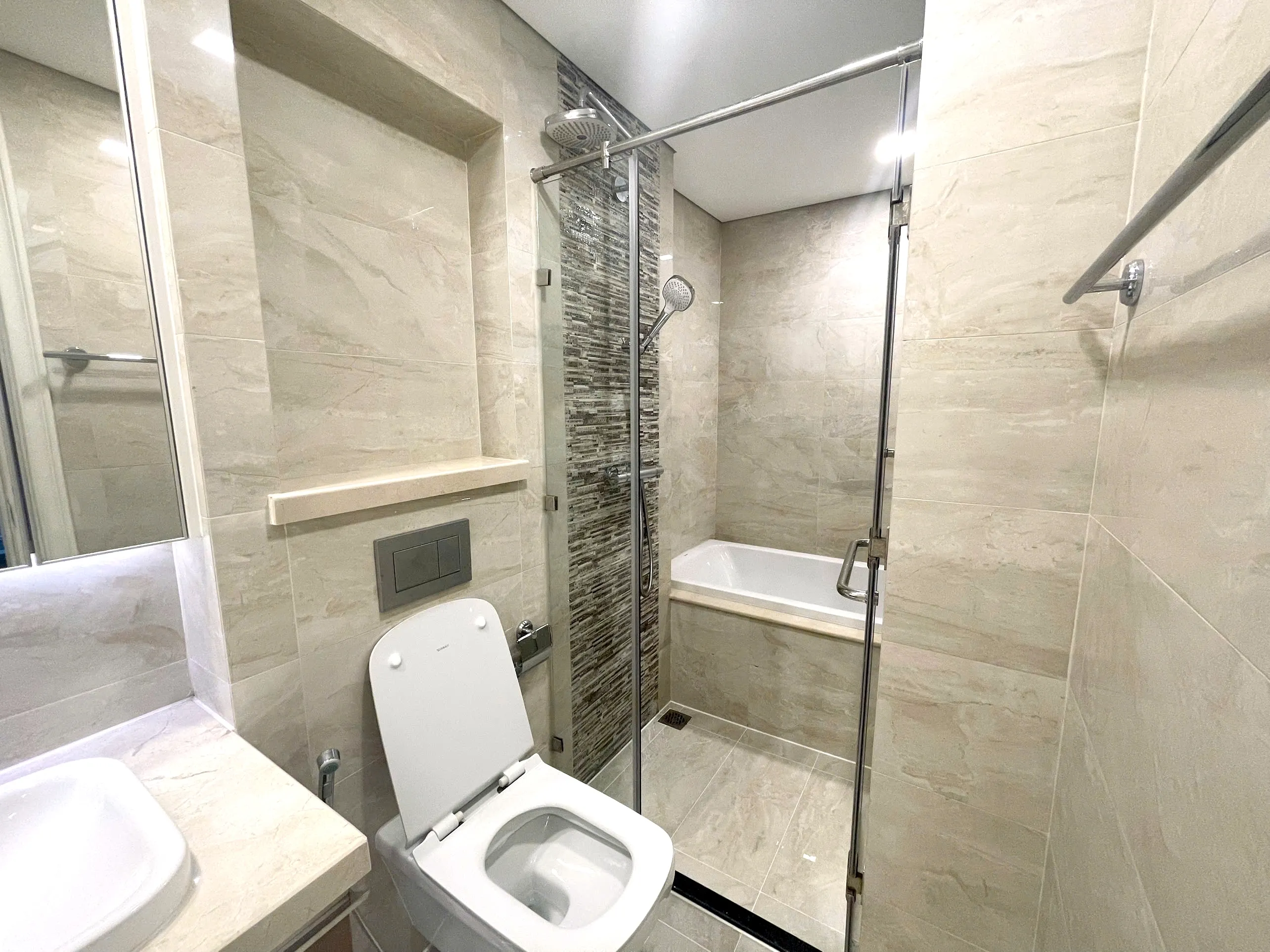 IFC Marina View 02 Bedroom Vinhomes Golden River Apartment District 1 HCMC 79sqm 1,500 USD/month