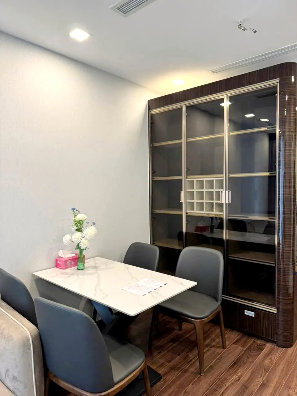 New Furniture 01 Bedroom Vinhomes Golden River Apartment District 1 HCMC 50sqm 940 USD/month