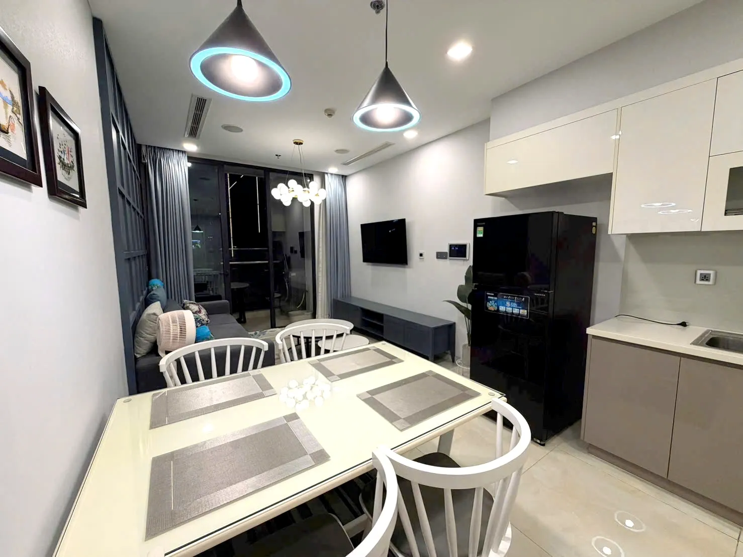 Great Location 02 Bedroom Vinhomes Golden River Apartment District 1 HCMC 50sqm 900 USD/month