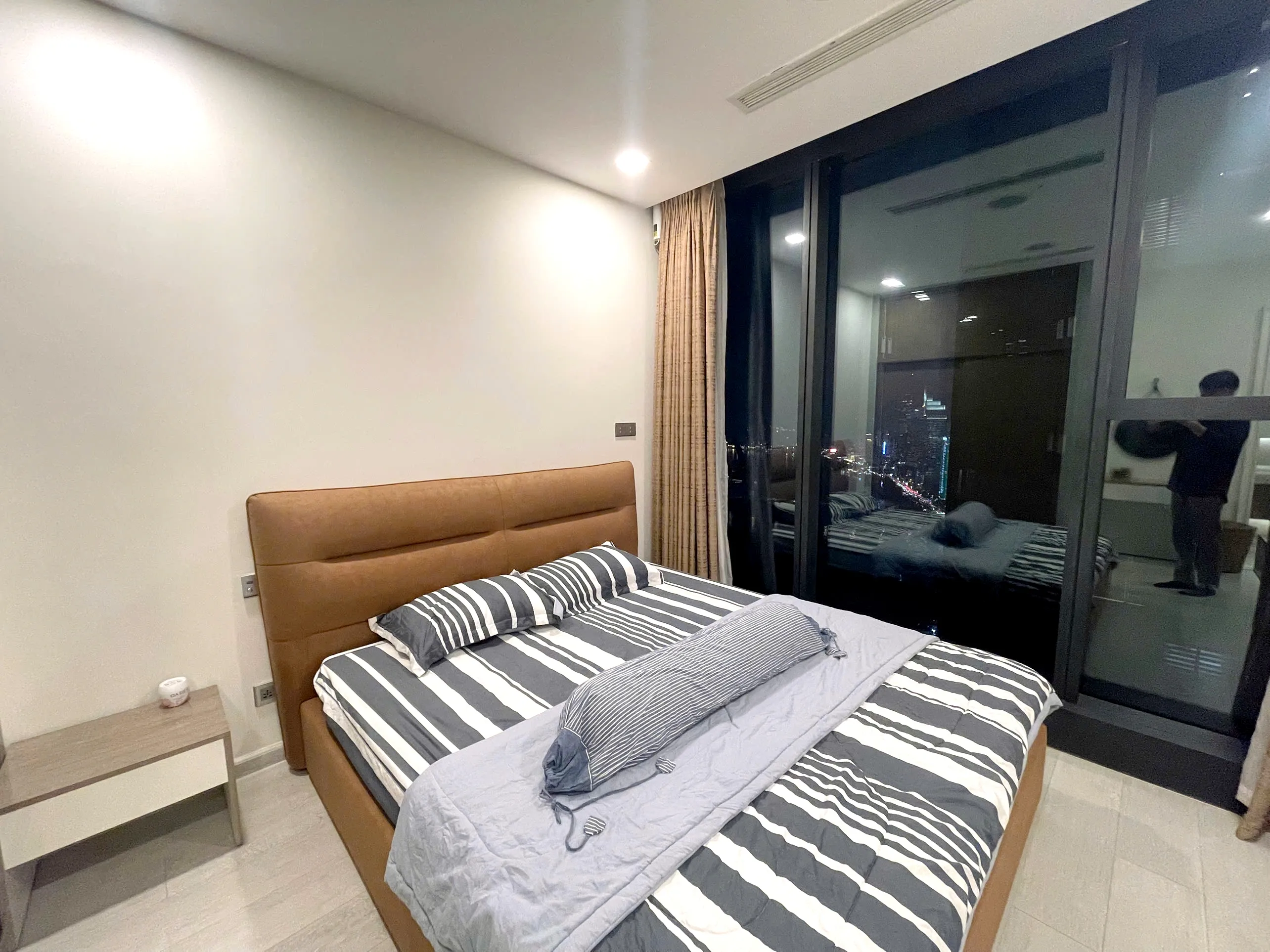 River View 02 Bedroom Vinhomes Golden River Apartment District 1 HCMC 70sqm 1,150 USD/month