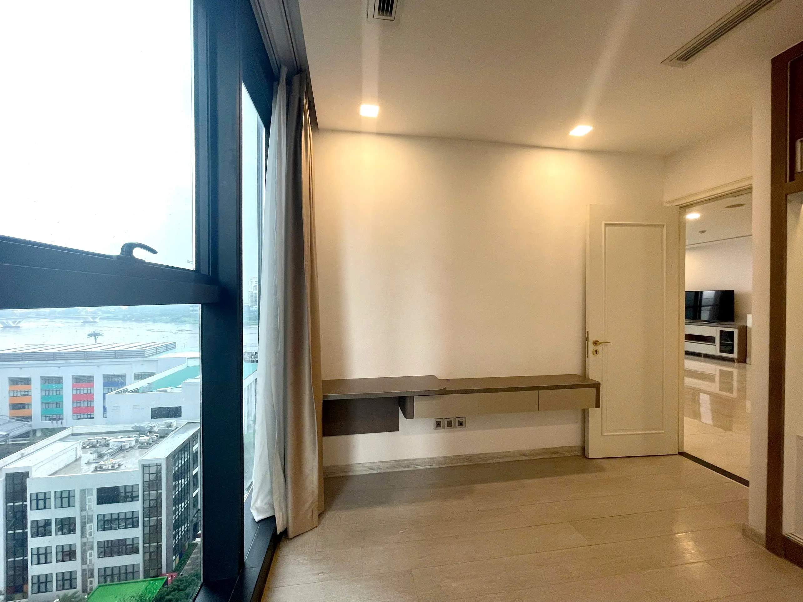 Big Size 03 Bedrooms Vinhomes Golden River Apartment District 1 HCMC 126sqm 1,900 USD/month