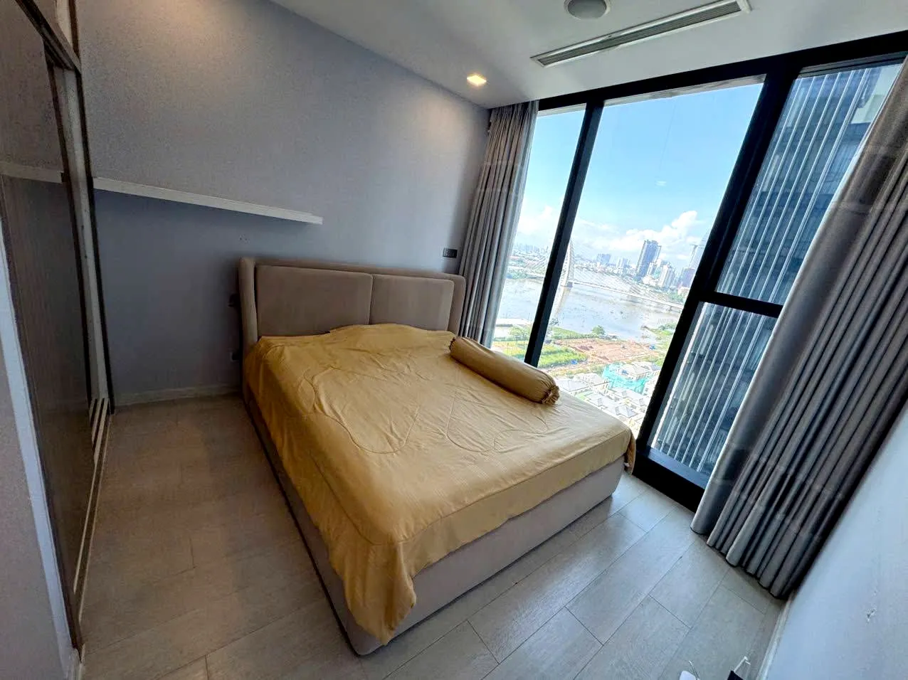 Full Amenities 02 Bedroom Vinhomes Golden River Apartment District 1 HCMC 70sqm 1,150 USD/month