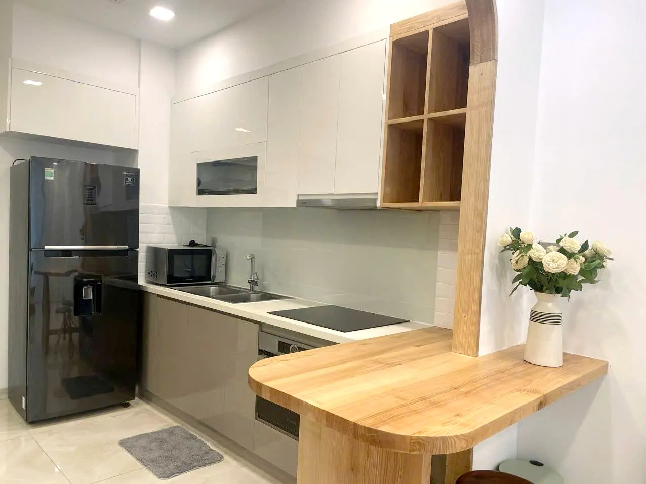 Expat Friendly 01 Bedroom Vinhomes Golden River Apartment District 1 HCMC 50sqm 900 USD/month