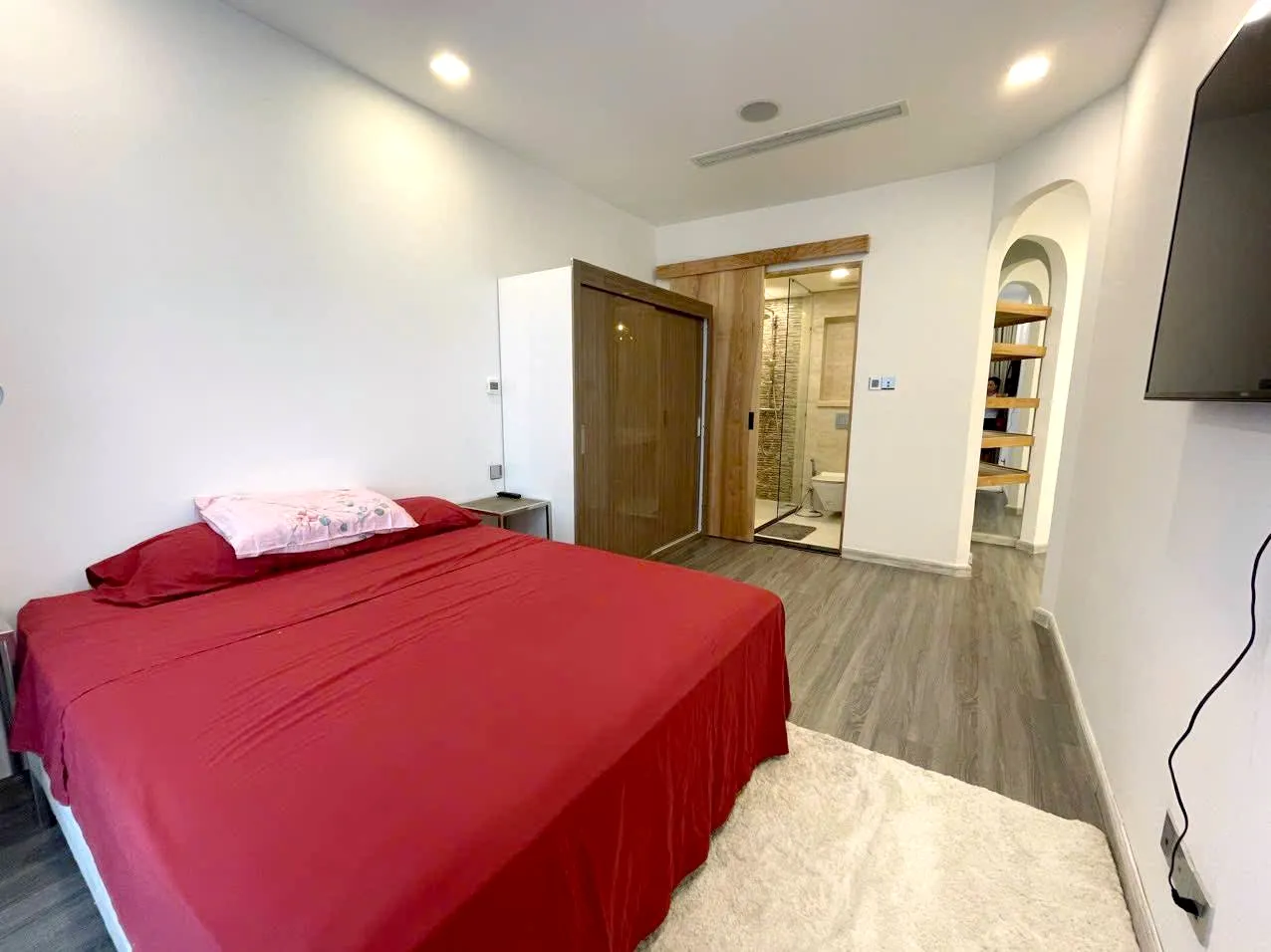 Expat Friendly 01 Bedroom Vinhomes Golden River Apartment District 1 HCMC 50sqm 900 USD/month