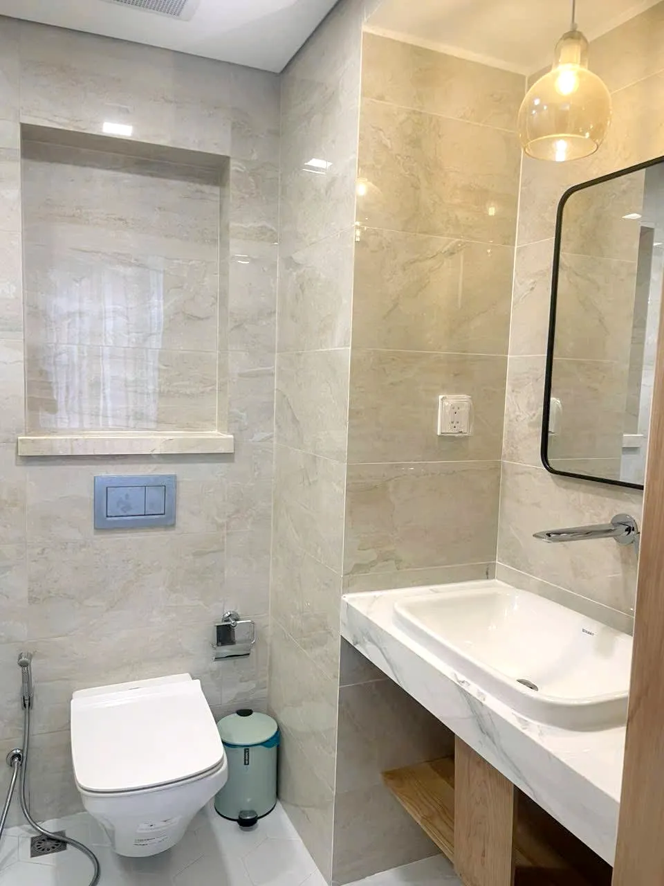 Expat Friendly 01 Bedroom Vinhomes Golden River Apartment District 1 HCMC 50sqm 900 USD/month