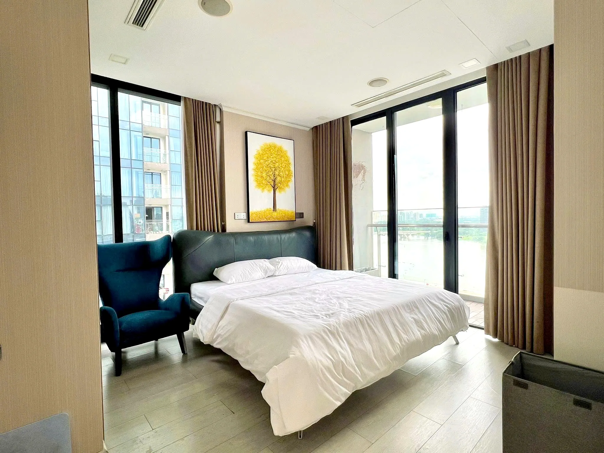River view 03 Bedroom Vinhomes Golden River Apartment District 1 HCMC 118sqm 2,100 USD/month