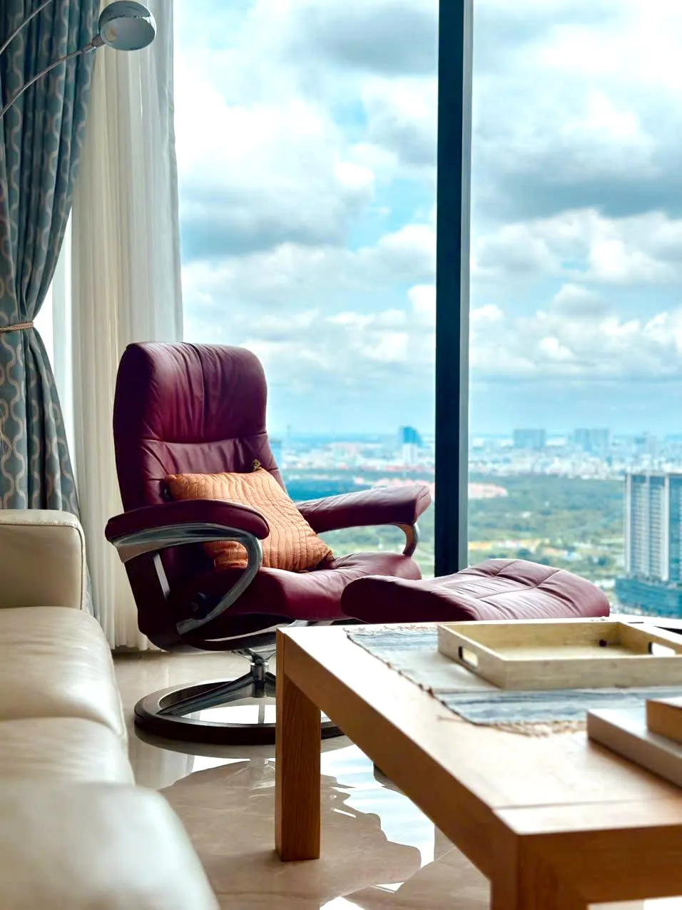 Limited Edition 03 Bedroom Vinhomes Golden River Apartment District 1 HCMC 160sqm 5,000 USD/month
