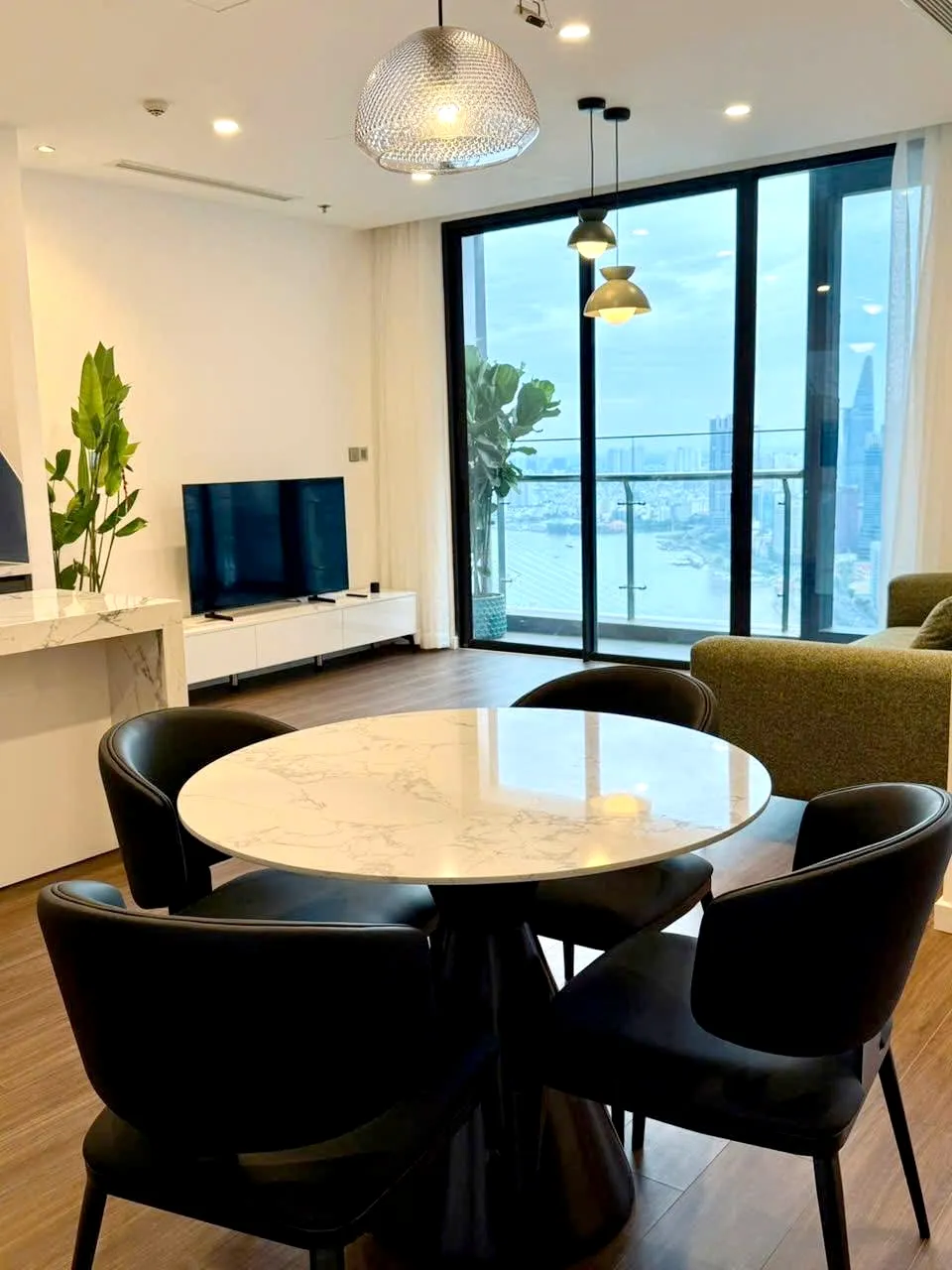 Big Size 02 Bedroom Vinhomes Golden River Apartment District 1 HCMC 90sqm 2,200 USD/month