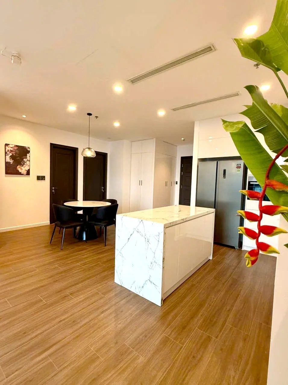 Big Size 02 Bedroom Vinhomes Golden River Apartment District 1 HCMC 90sqm 2,200 USD/month