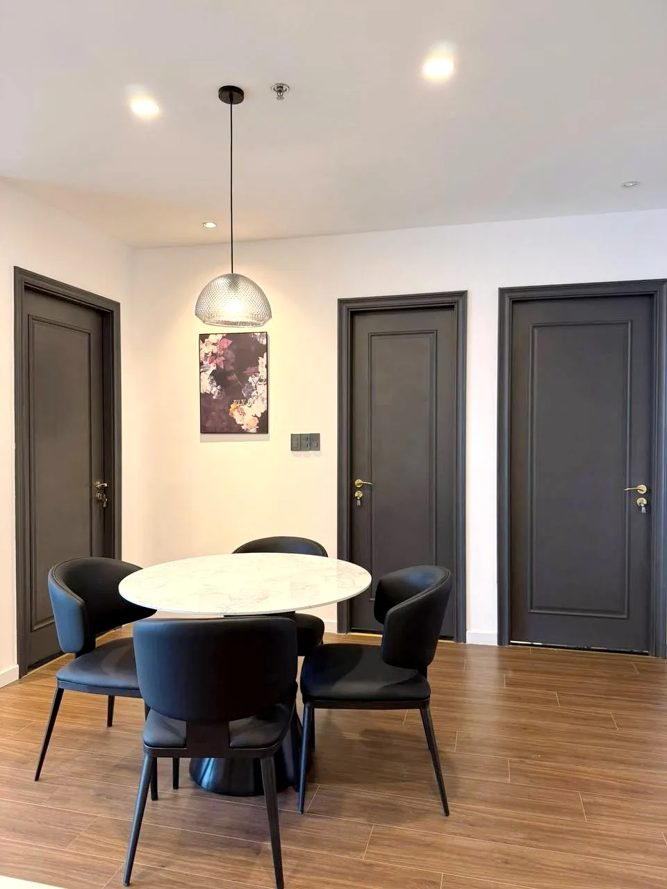 Big Size 02 Bedroom Vinhomes Golden River Apartment District 1 HCMC 90sqm 2,200 USD/month