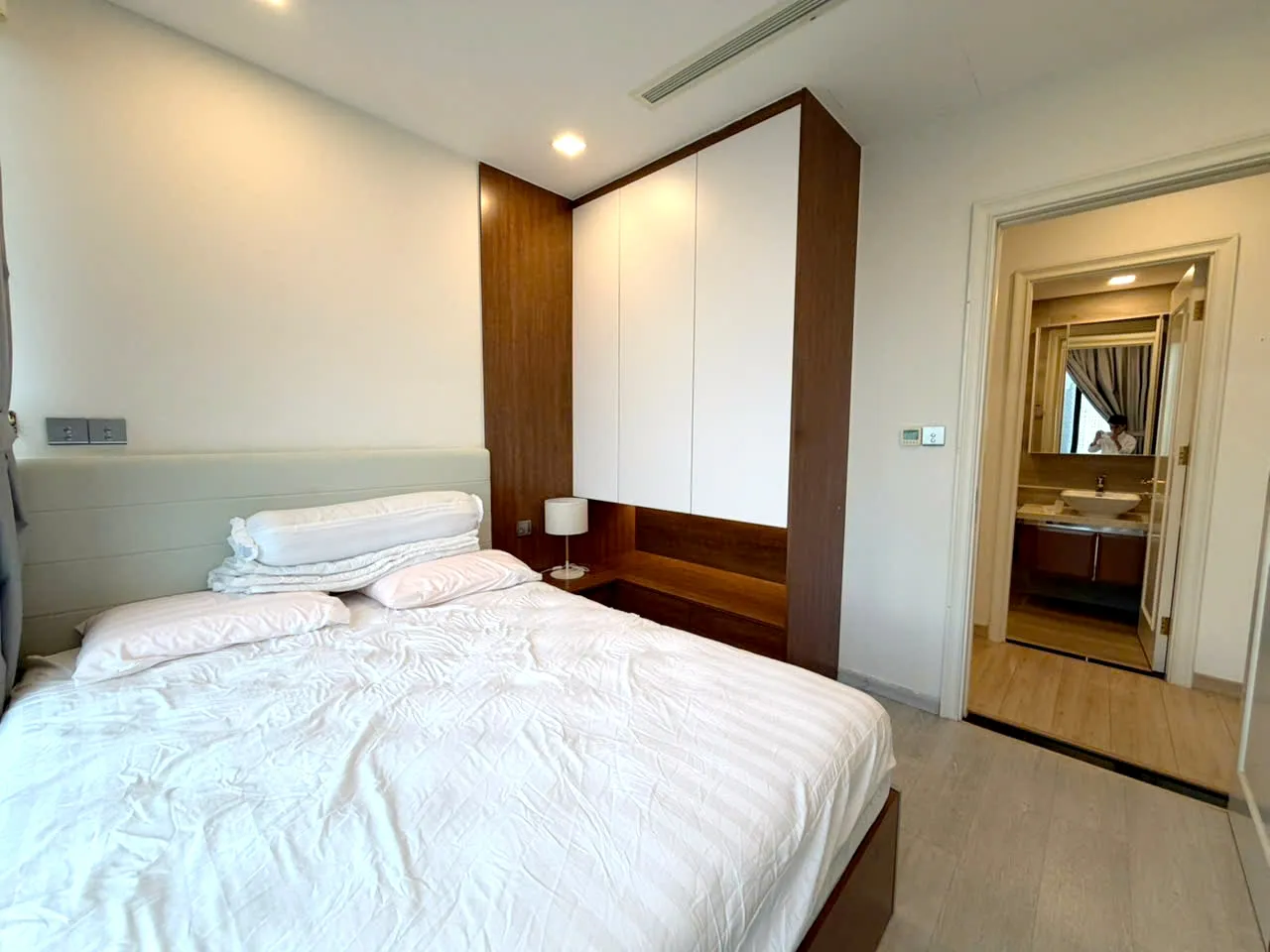 Full view 02 Bedroom Vinhomes Golden River Apartment District 1 HCMC 79sqm 1,500 USD/month
