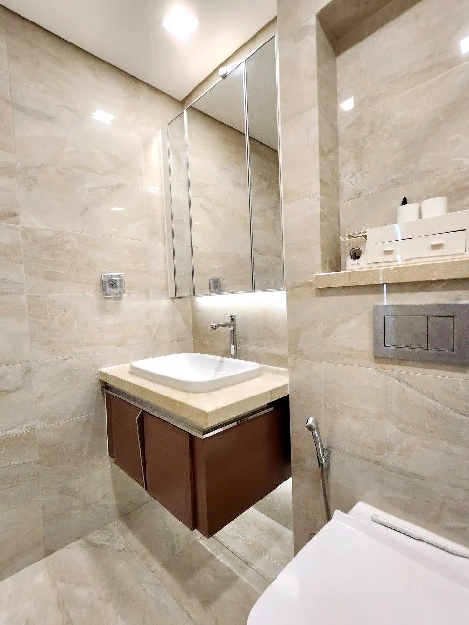 Premium Residence 02 Bedroom Vinhomes Golden River Apartment District 1 HCMC 80sqm 1,450 USD/month