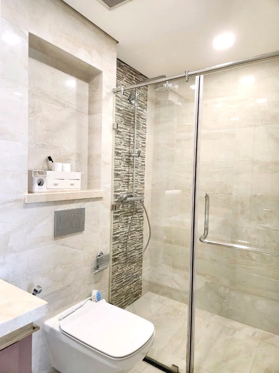 Premium Residence 02 Bedroom Vinhomes Golden River Apartment District 1 HCMC 80sqm 1,450 USD/month